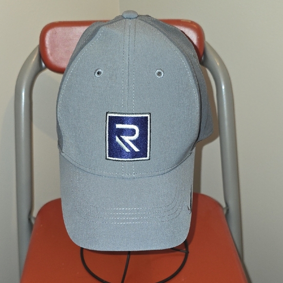Nike Charcoal Gray Baseball Cap - Picture 1 of 6
